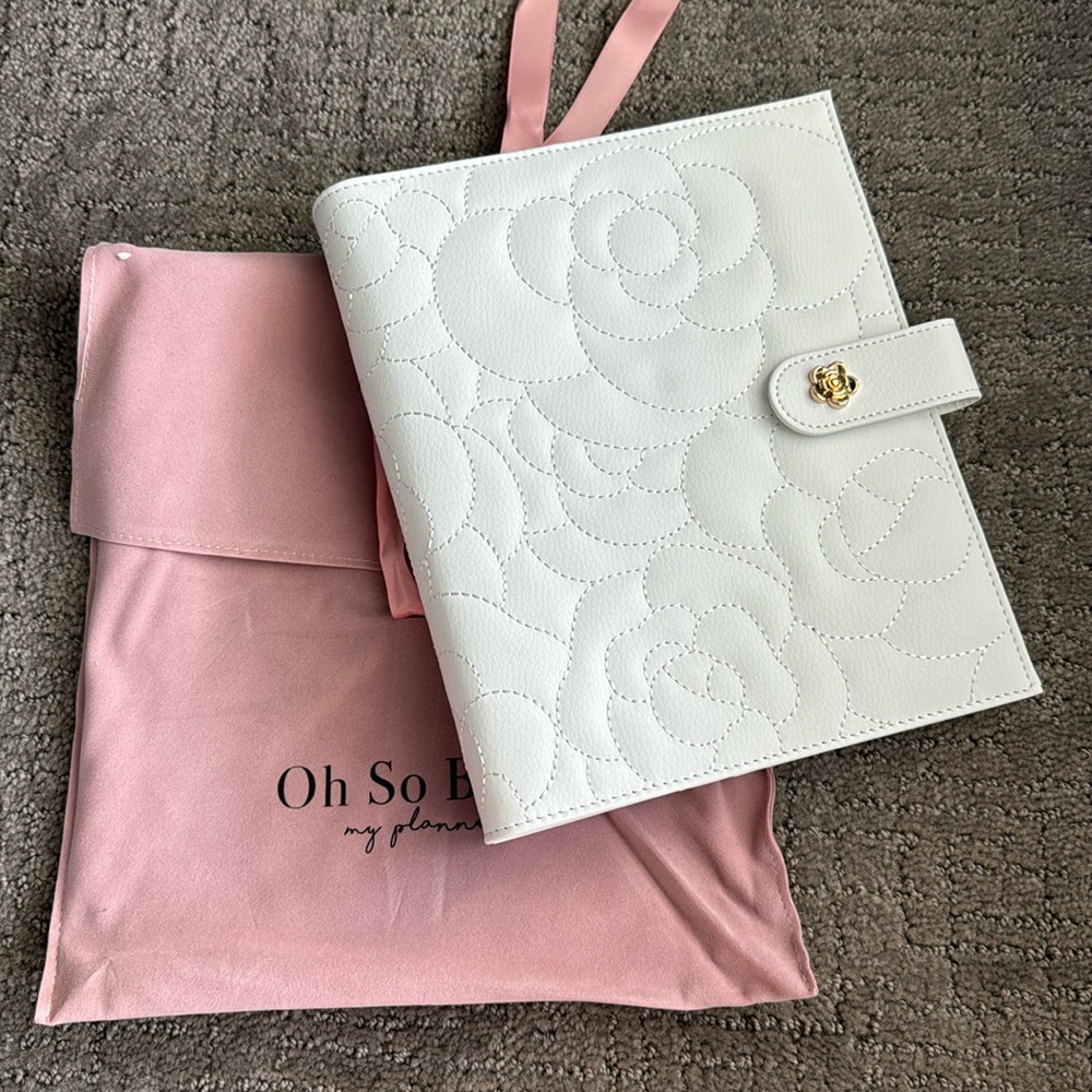 Oh So Bello White with Gold Hardware A5 Binder